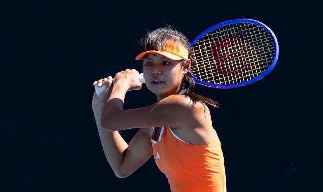 球速体育app下载-2-0夺15连胜！中国网球15岁天才少女进8强：边哭边扫追赶郑钦文？